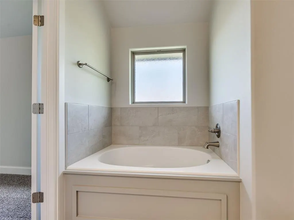 Photo 17 — 7608 Three Woods Lane, Yukon, OK 73099