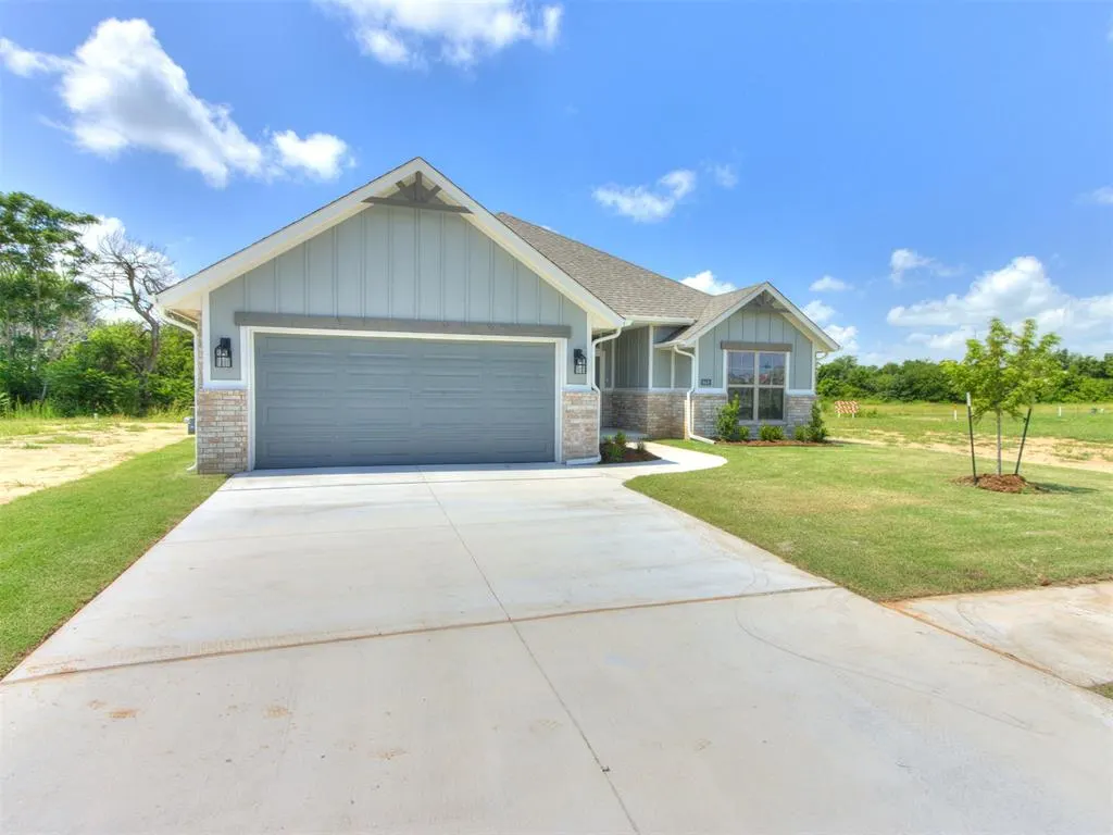 Photo 2 — 9416 NW 75th Street, Yukon, OK 73099