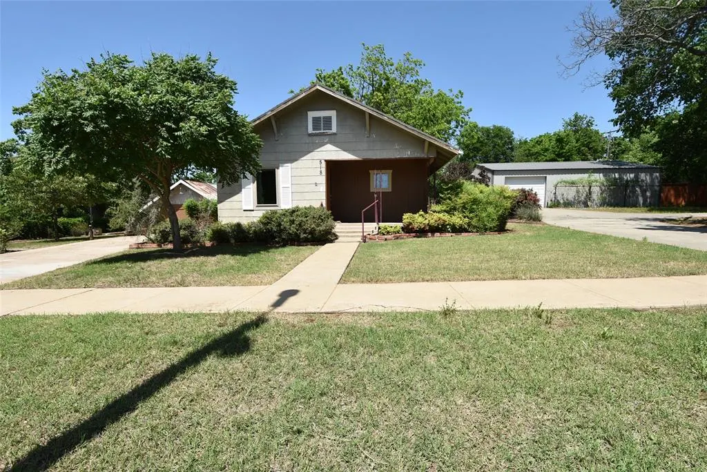Photo 2 — 518 W Main Street, Maud, OK 74854