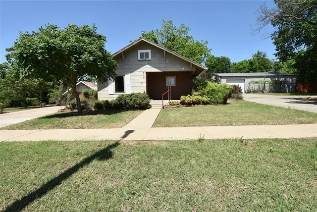 Photo 2 — 518 W Main Street, Maud, OK 74854