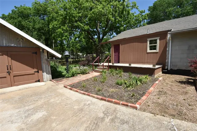 Photo 5 — 518 W Main Street, Maud, OK 74854