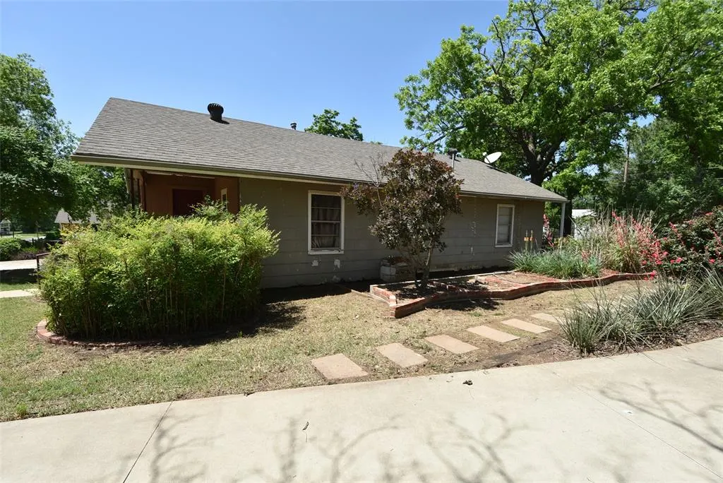 Photo 7 — 518 W Main Street, Maud, OK 74854