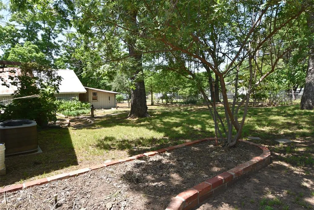 Photo 9 — 518 W Main Street, Maud, OK 74854