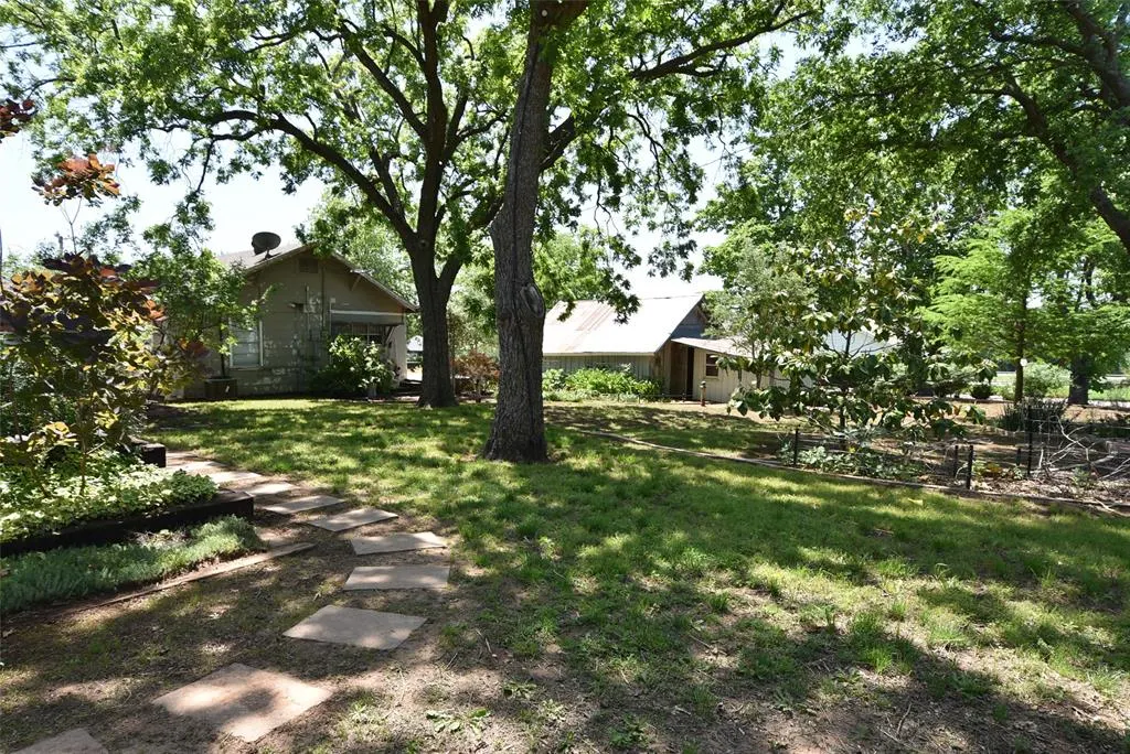 Photo 11 — 518 W Main Street, Maud, OK 74854