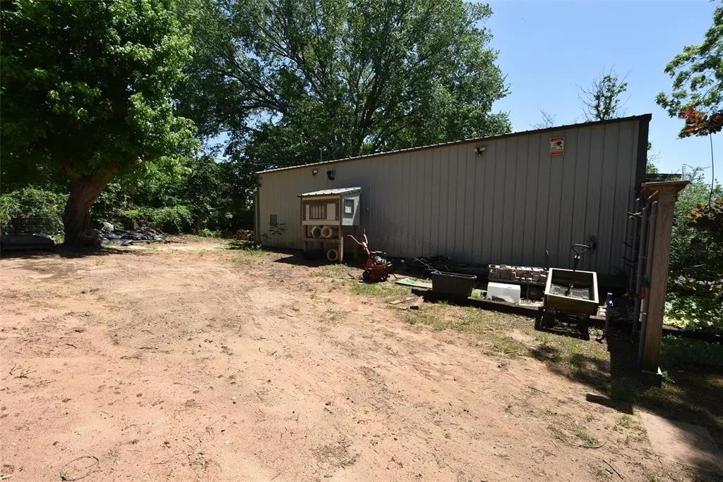 Photo 12 — 518 W Main Street, Maud, OK 74854