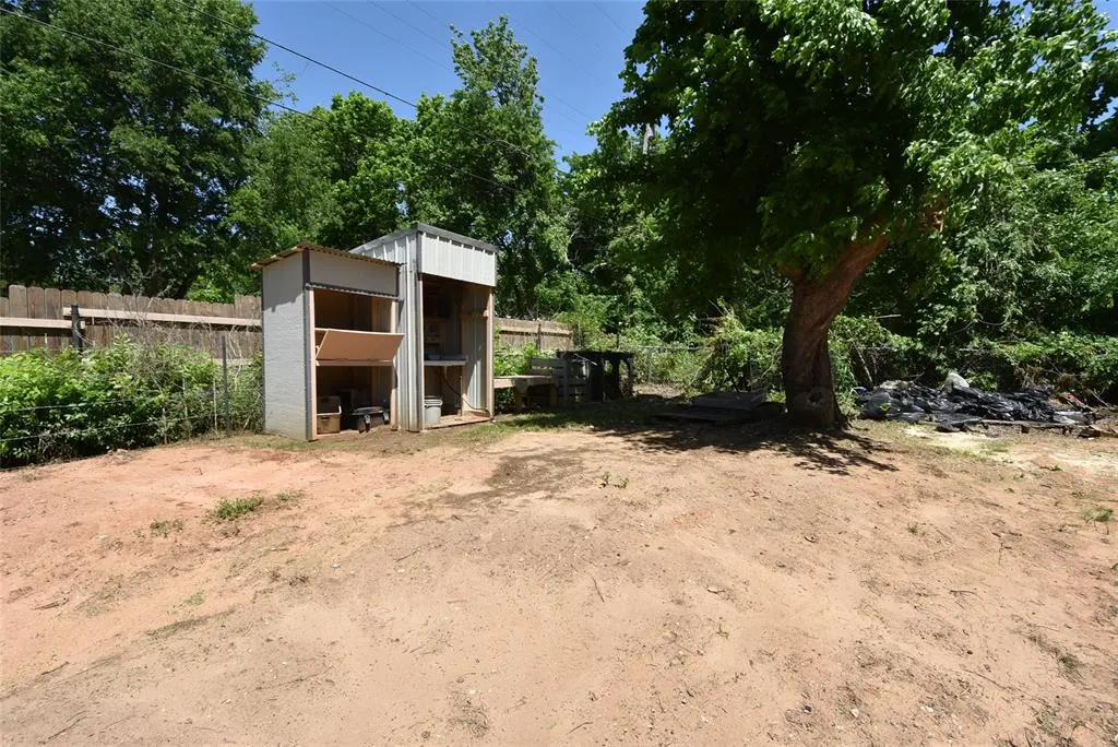 Photo 13 — 518 W Main Street, Maud, OK 74854