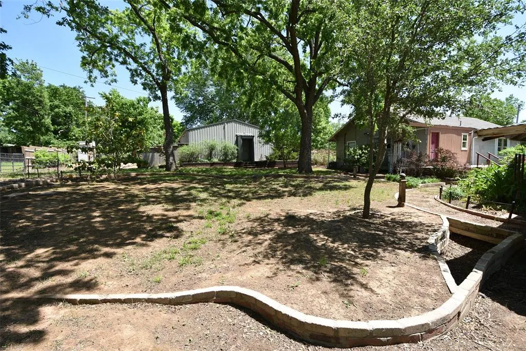 Photo 15 — 518 W Main Street, Maud, OK 74854