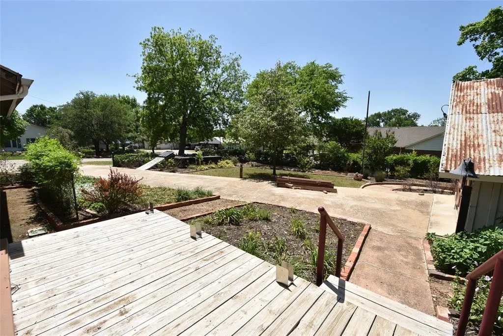 Photo 17 — 518 W Main Street, Maud, OK 74854