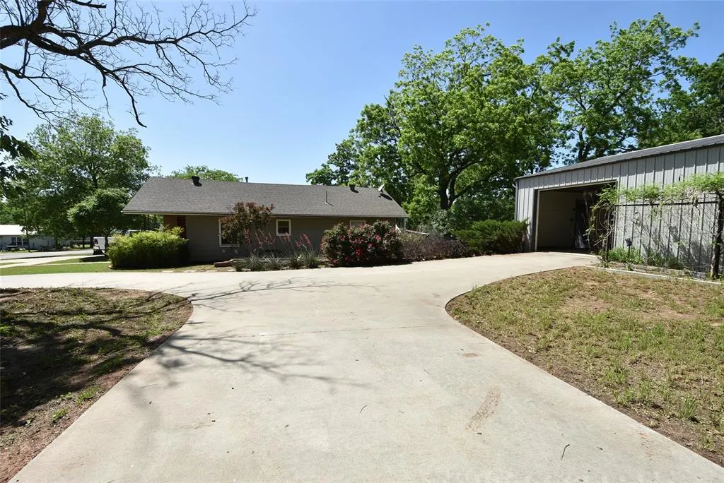 Photo 18 — 518 W Main Street, Maud, OK 74854