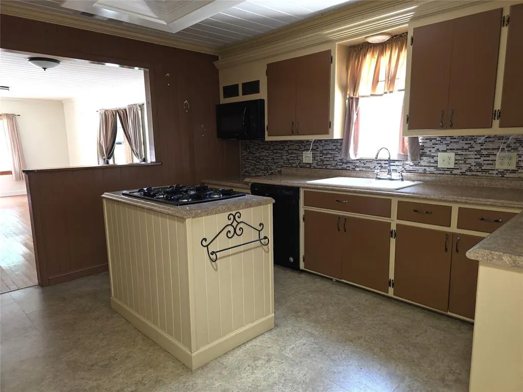 Photo 25 — 518 W Main Street, Maud, OK 74854