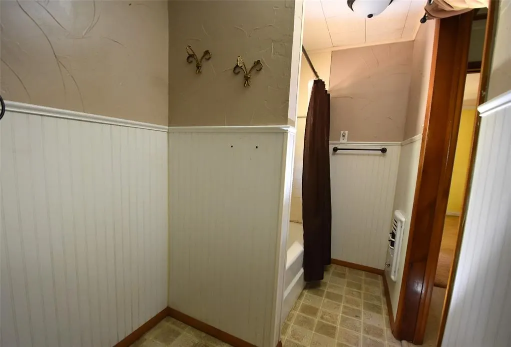Photo 31 — 518 W Main Street, Maud, OK 74854
