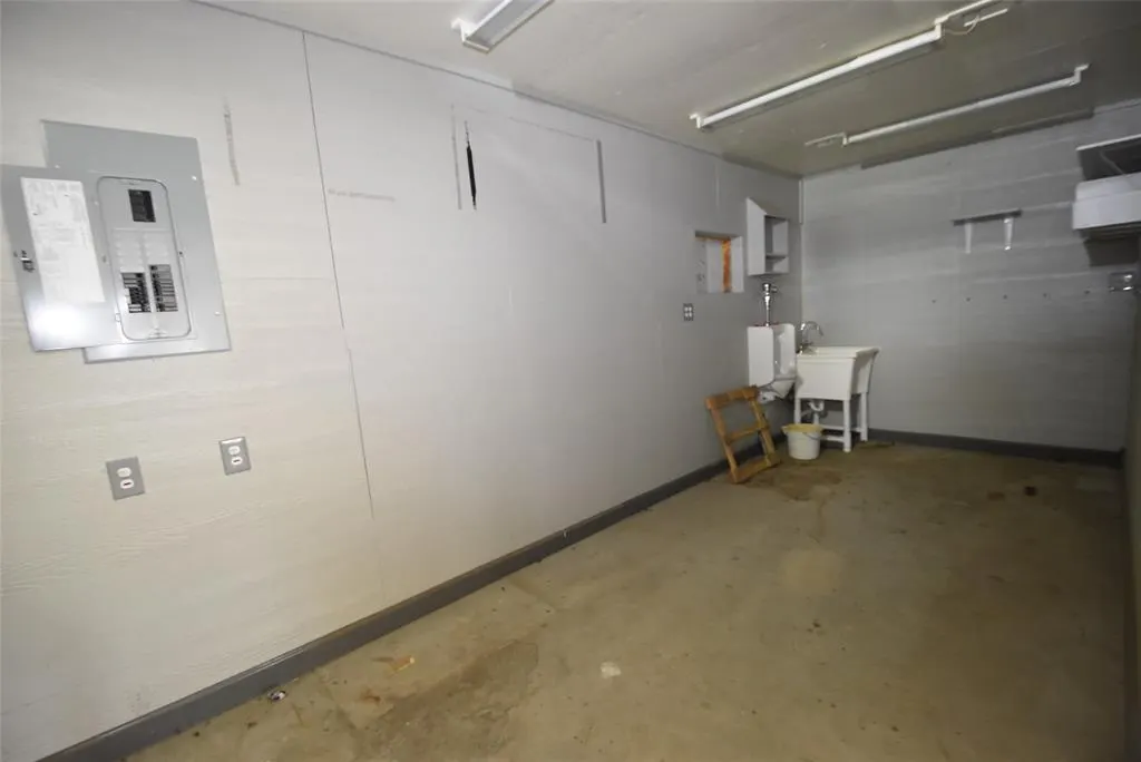 Photo 46 — 518 W Main Street, Maud, OK 74854
