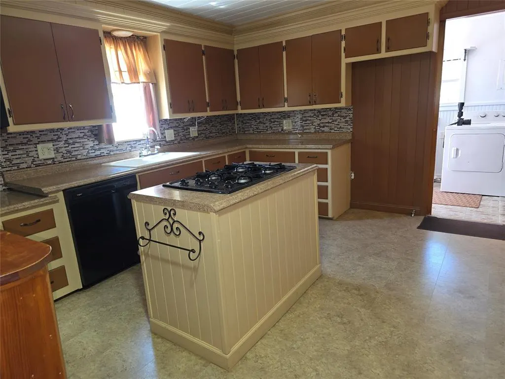 Photo 24 — 518 W Main Street, Maud, OK 74854