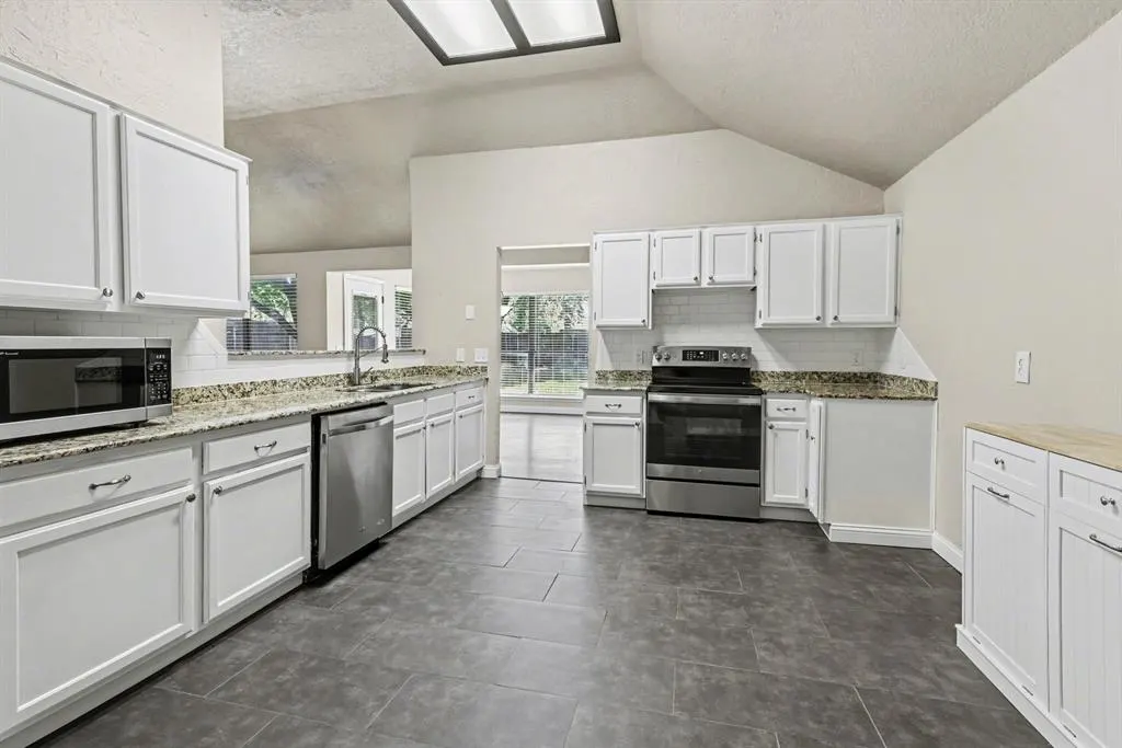 Photo 7 — 1820 Zion Place, Edmond, OK 73003