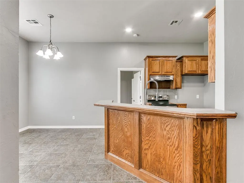 Photo 4 — 1005 NE 32nd Street, Moore, OK 73160