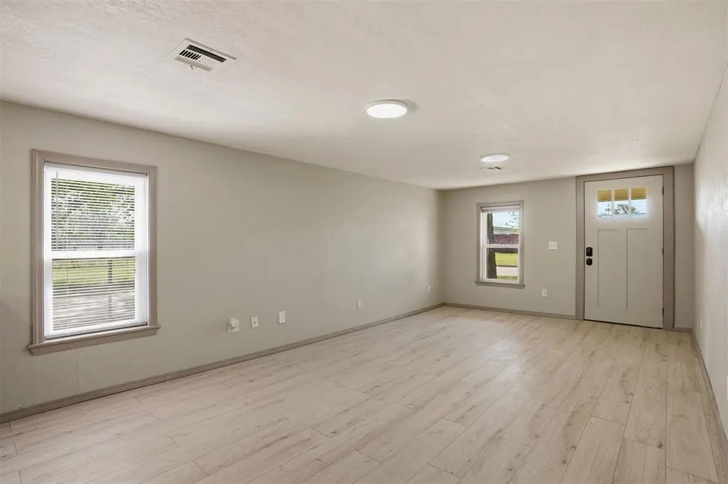 Photo 7 — 819 W 9th Street, Elk City, OK 73644