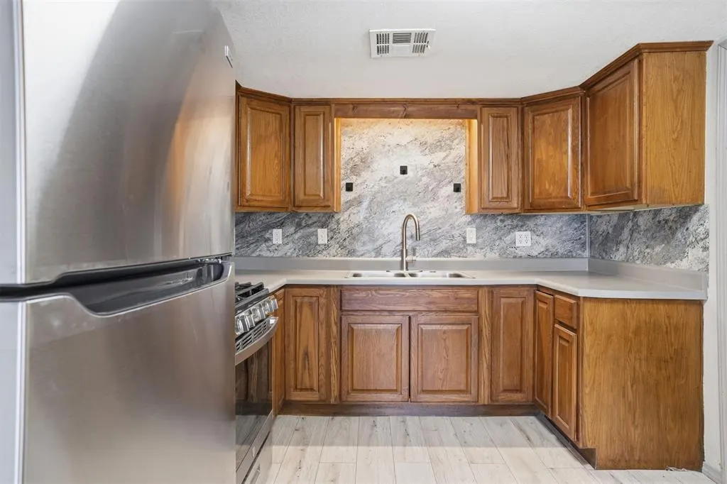 Photo 17 — 819 W 9th Street, Elk City, OK 73644