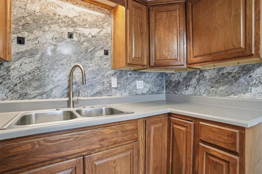 Photo 19 — 819 W 9th Street, Elk City, OK 73644