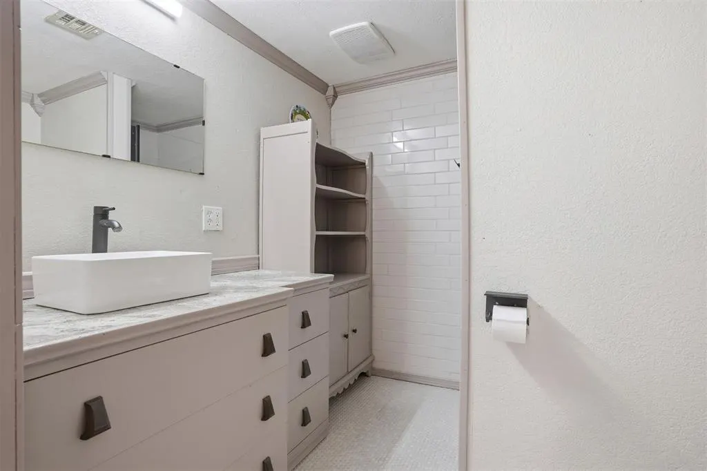 Photo 22 — 819 W 9th Street, Elk City, OK 73644