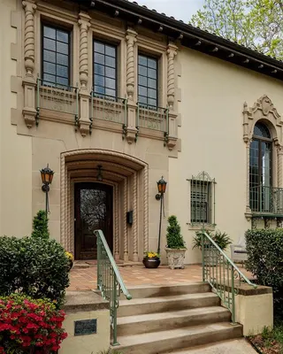 Sold home at 326 NW 16th Street