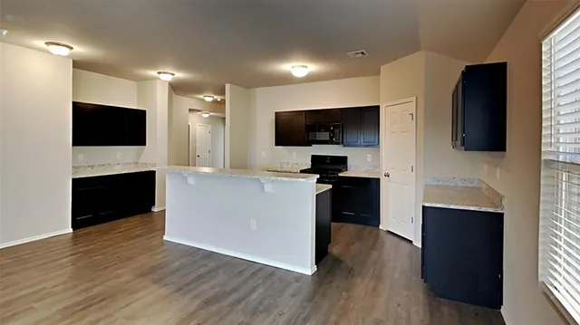 Photo 4 — 11748 NW 99th Terrace, Yukon, OK 73099