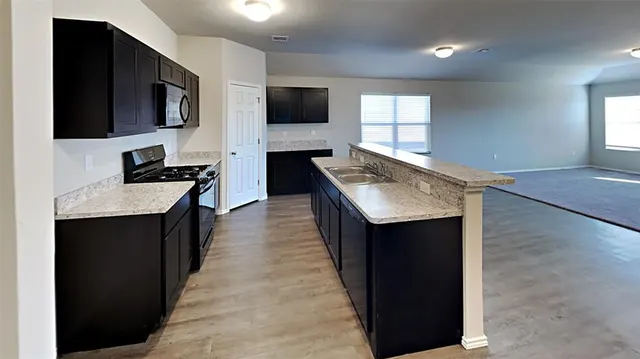 Photo 6 — 11748 NW 99th Terrace, Yukon, OK 73099