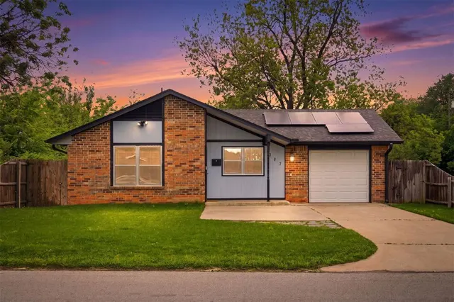 Photo 2 — 707 W 7th Street, Shawnee, OK 74801