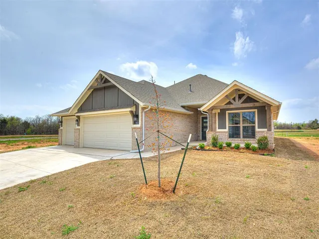 Photo 5 — 7609 Three Woods Lane, Yukon, OK 73099