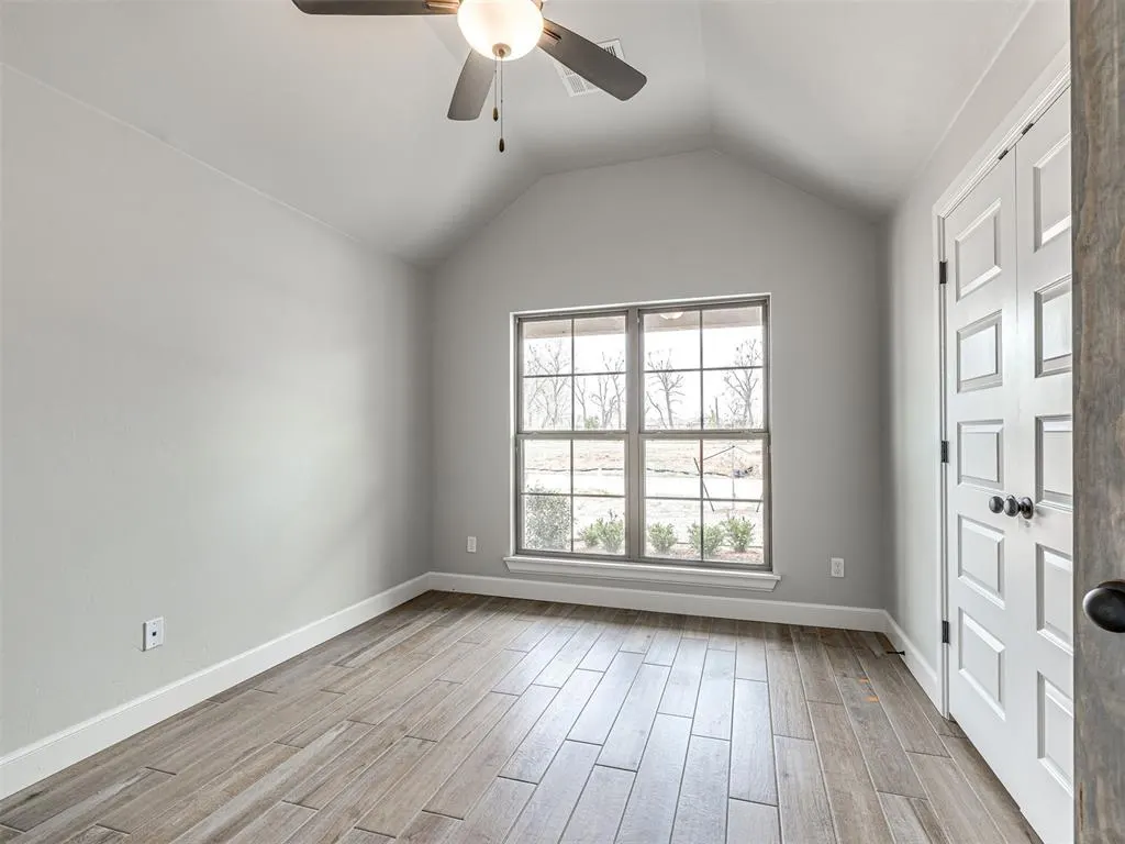 Photo 9 — 7609 Three Woods Lane, Yukon, OK 73099