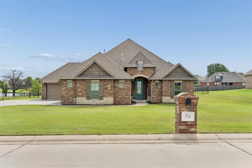 Front exterior — 752 Sterling Drive, Choctaw, OK 73020
