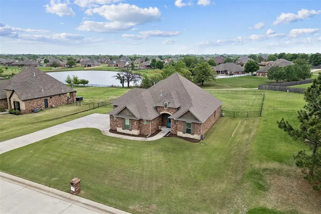 Photo 3 — 752 Sterling Drive, Choctaw, OK 73020