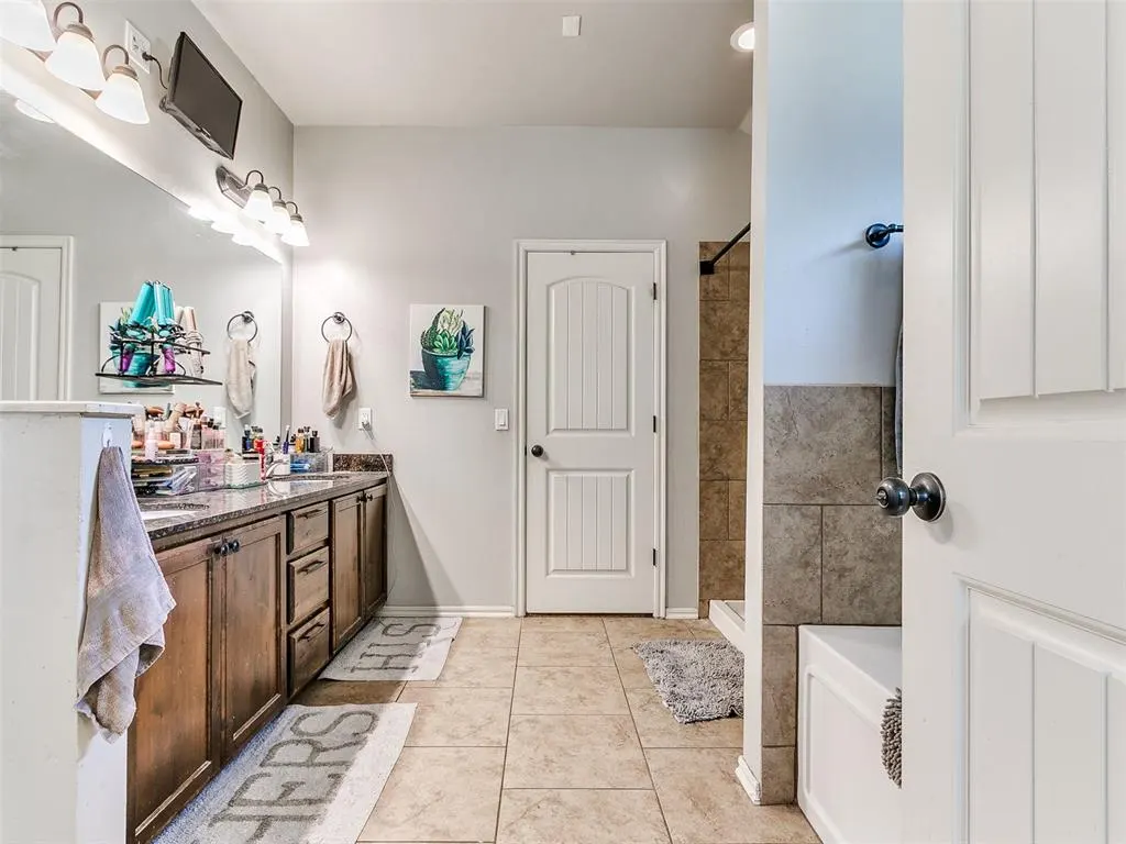 Photo 17 — 13102 S Midwest Boulevard, Edmond, OK 73034