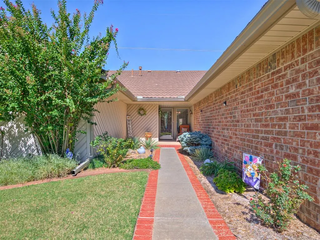 Photo 5 — 225 SE 27th Street, Moore, OK 73160