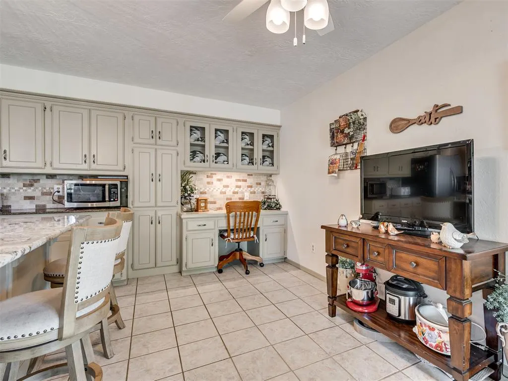 Photo 13 — 225 SE 27th Street, Moore, OK 73160