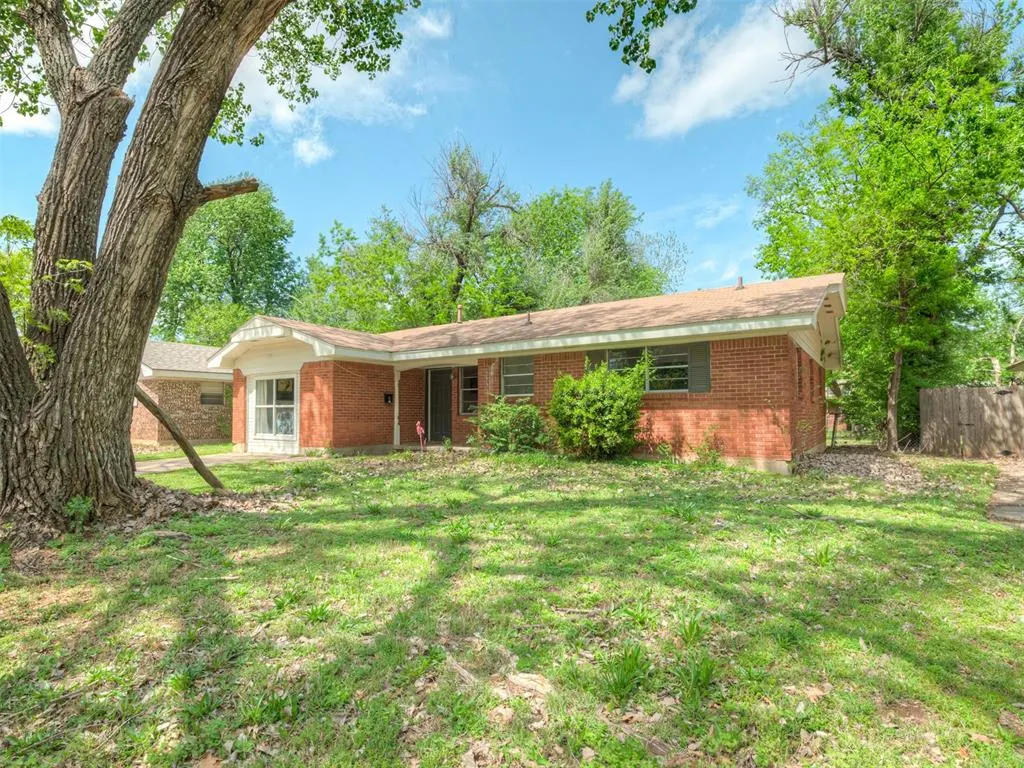 Photo 2 — 521 Clearview Drive, Norman, OK 73072