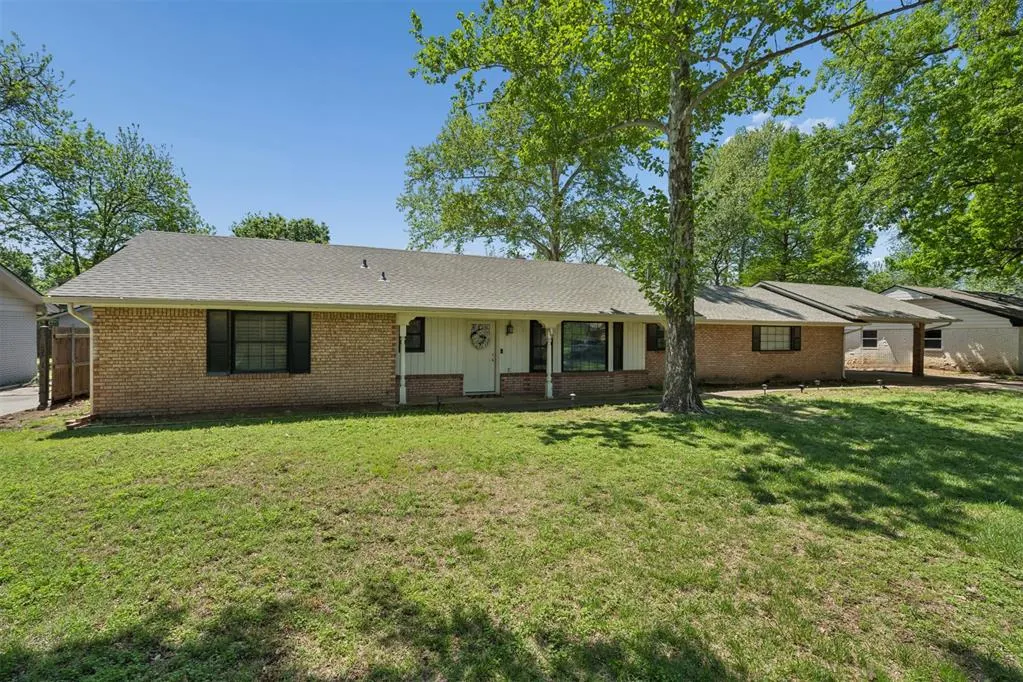 Front exterior — 910 McCall Drive, Norman, OK 73072