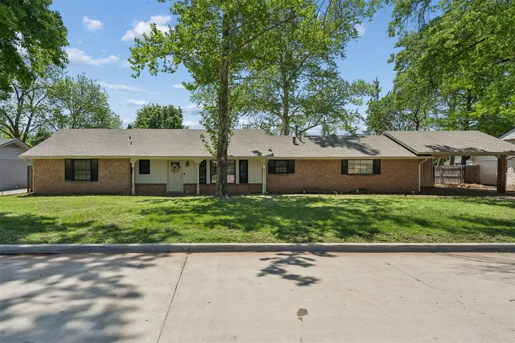 Photo 2 — 910 McCall Drive, Norman, OK 73072