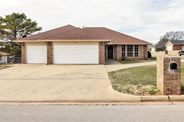 Photo 2 — 517 Bob White Drive, Purcell, OK 73080