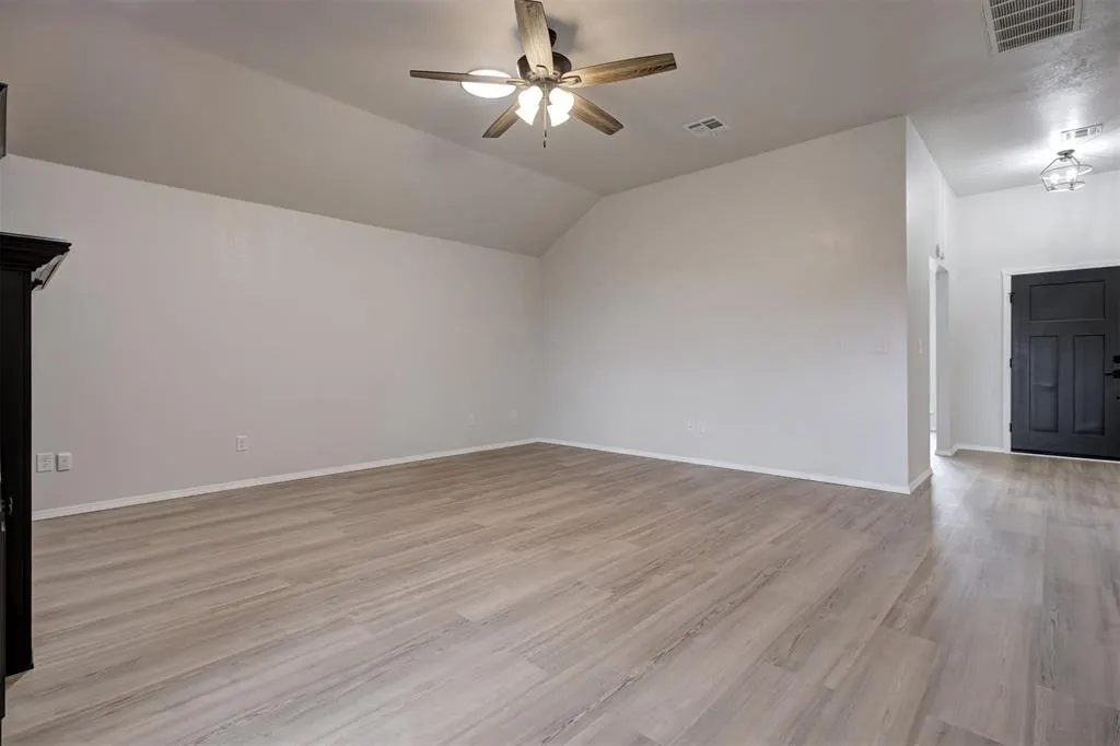 Photo 7 — 517 Bob White Drive, Purcell, OK 73080