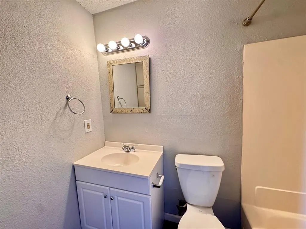 Photo 13 — 11402 N Lincoln Boulevard, Oklahoma City, OK 73114