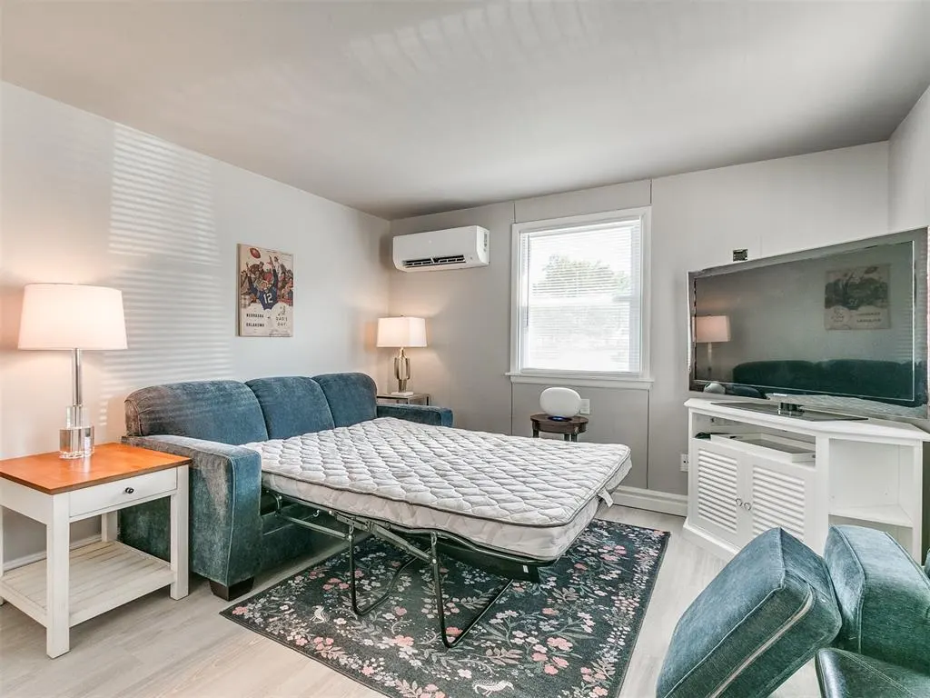 Photo 7 — 203 E Brooks Avenue 1, Norman, OK 73069