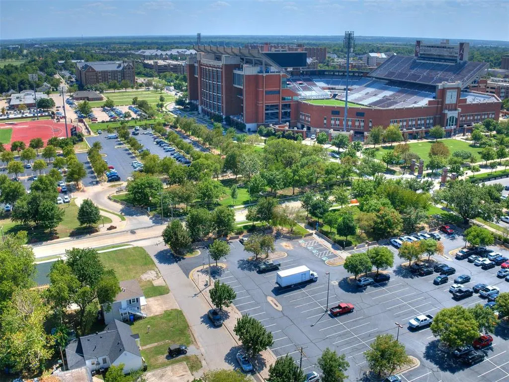 Photo 28 — 203 E Brooks Avenue 1, Norman, OK 73069