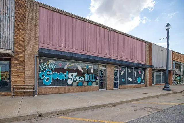 Photo 2 — 109 W Main Street, Watonga, OK 73772