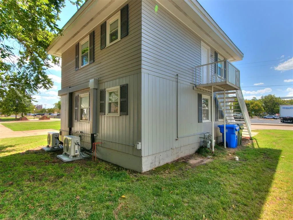 Photo 6 — 203 E Brooks Avenue 2, Norman, OK 73069
