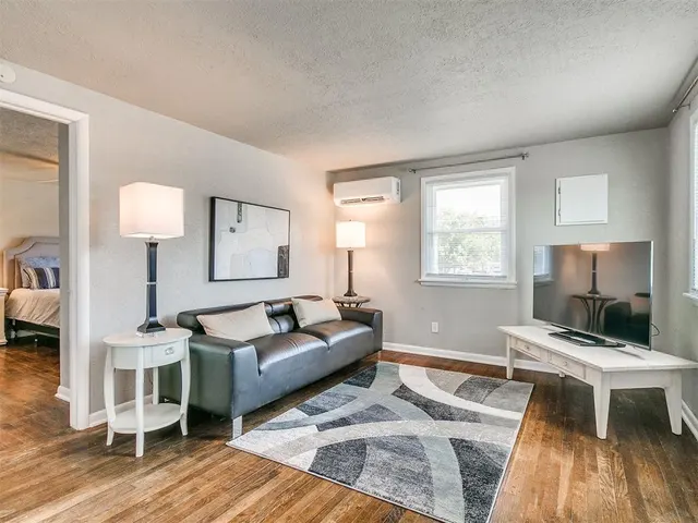 Photo 7 — 203 E Brooks Avenue 2, Norman, OK 73069