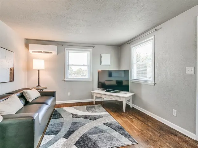 Photo 8 — 203 E Brooks Avenue 2, Norman, OK 73069
