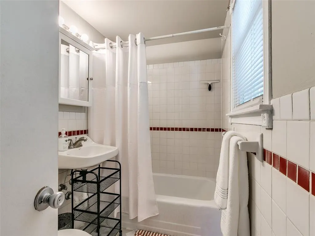 Photo 28 — 203 E Brooks Avenue 2, Norman, OK 73069