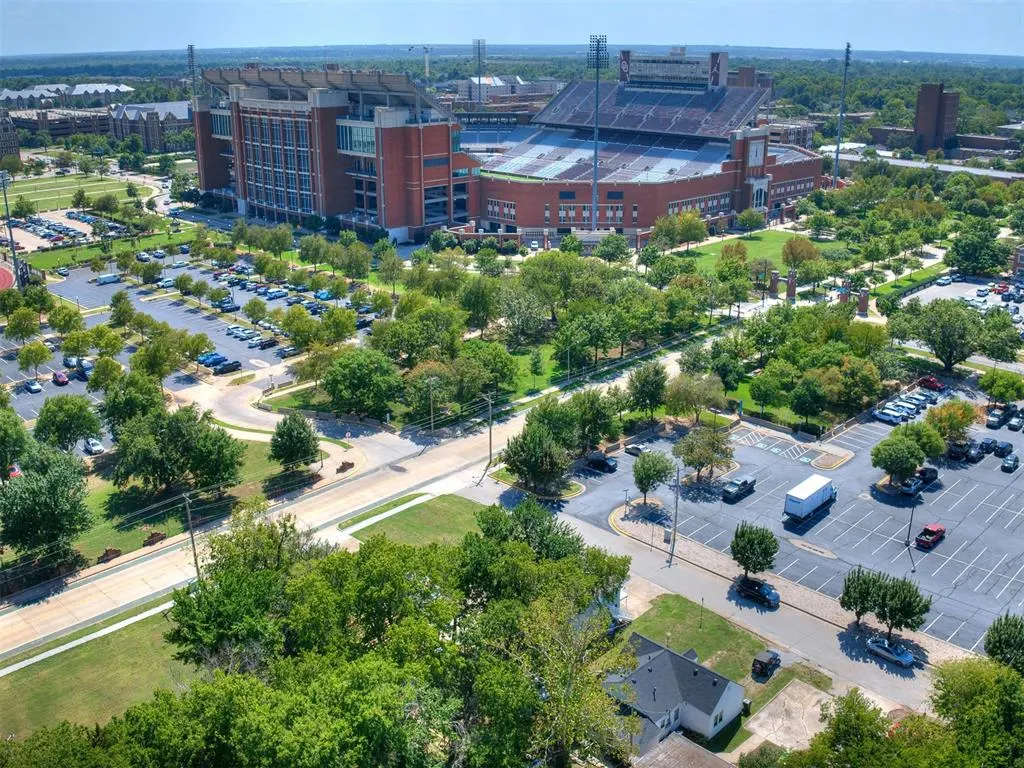 Photo 31 — 203 E Brooks Avenue 2, Norman, OK 73069