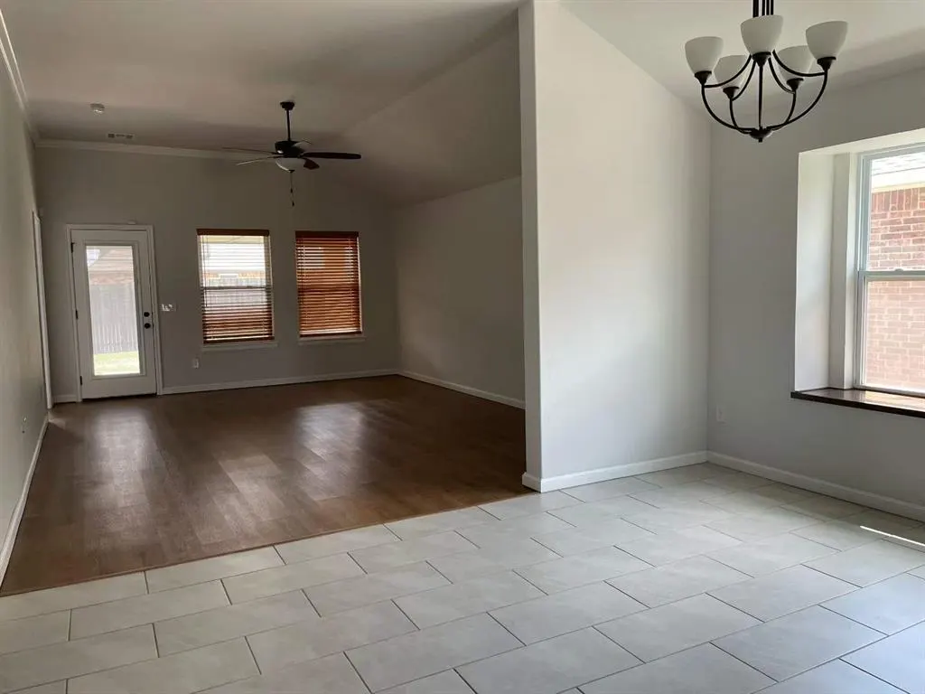 Photo 2 — 19616 Bolton Road, Edmond, OK 73012