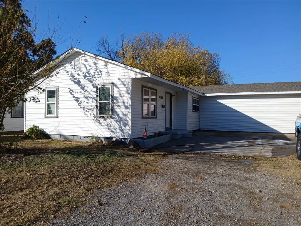 Photo 3 — 1809 W Willow Avenue, Duncan, OK 73533
